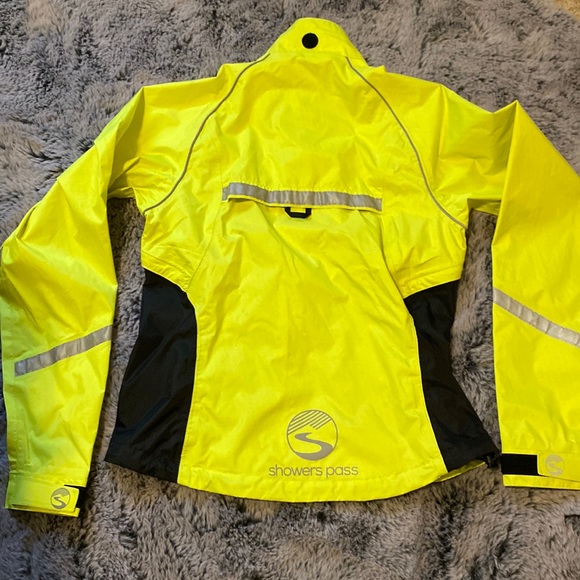 Showers Pass High Visibility Rain Cycling Jacket - Picture 14 of 16